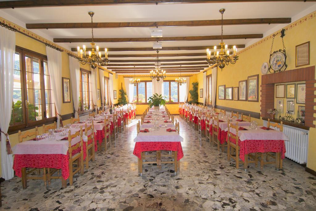 Albergo Ristorante Galli Pievepelago Exterior photo
